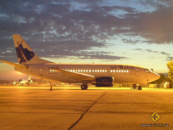 Boeing 737-53S